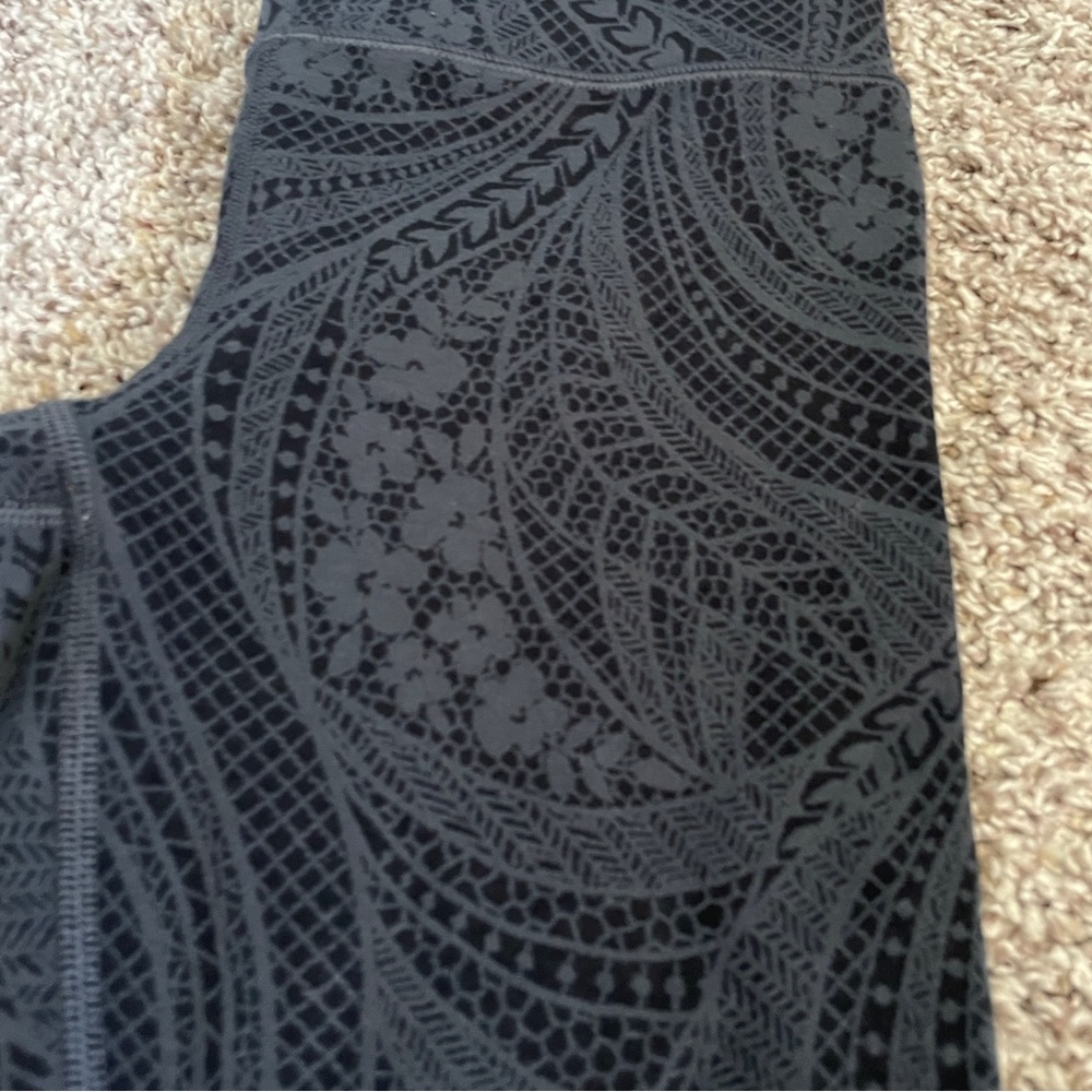 NWOT - Elation Leggings - Picture 3 of 3